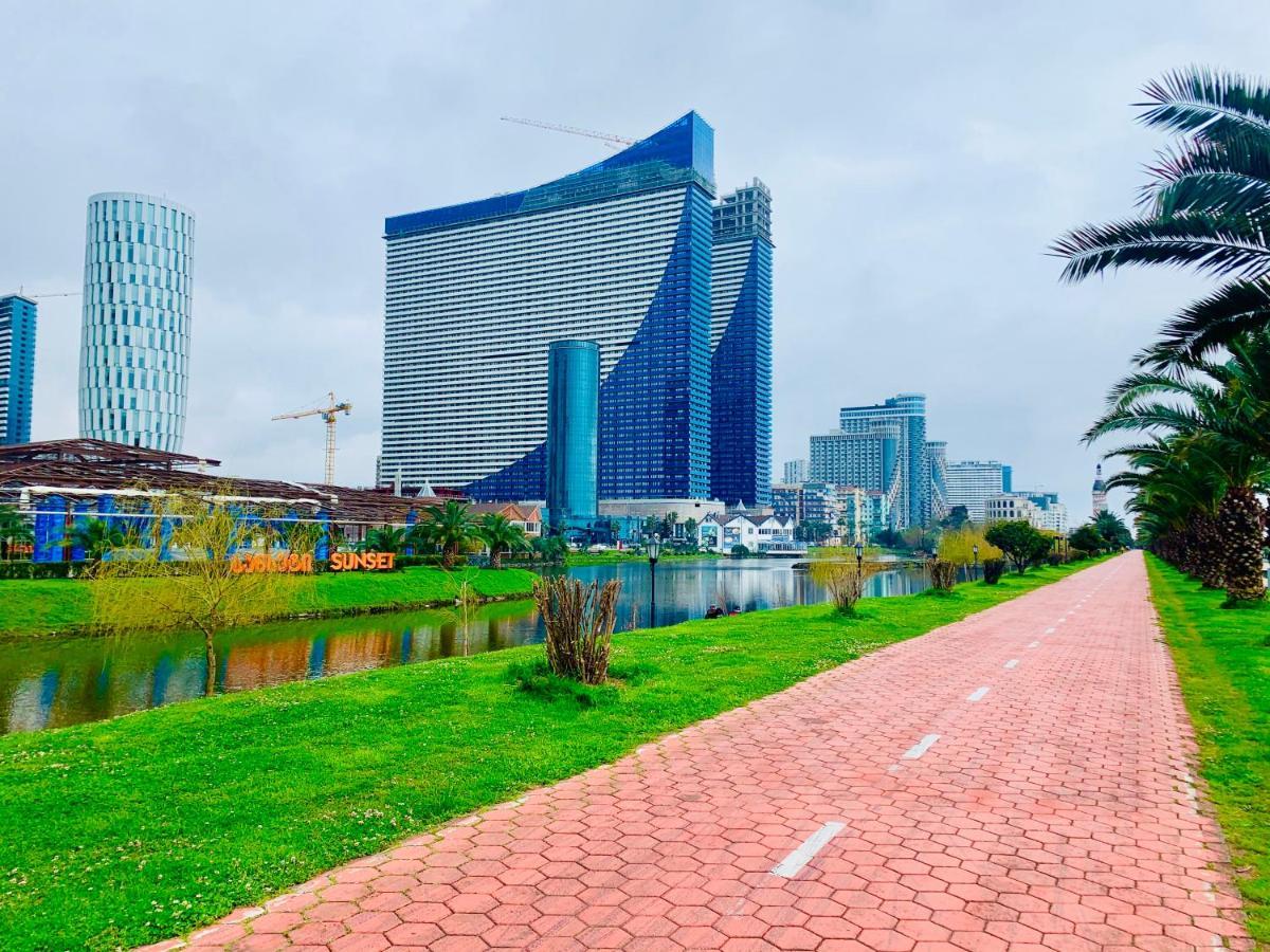 Royal Sea Breeze Apartments 巴统 外观 照片