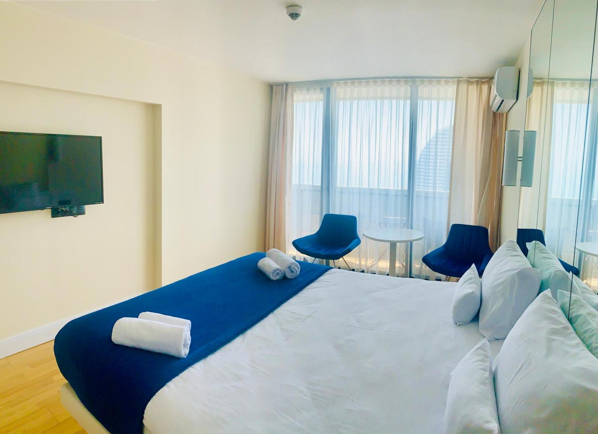 Royal Sea Breeze Apartments 巴统 外观 照片