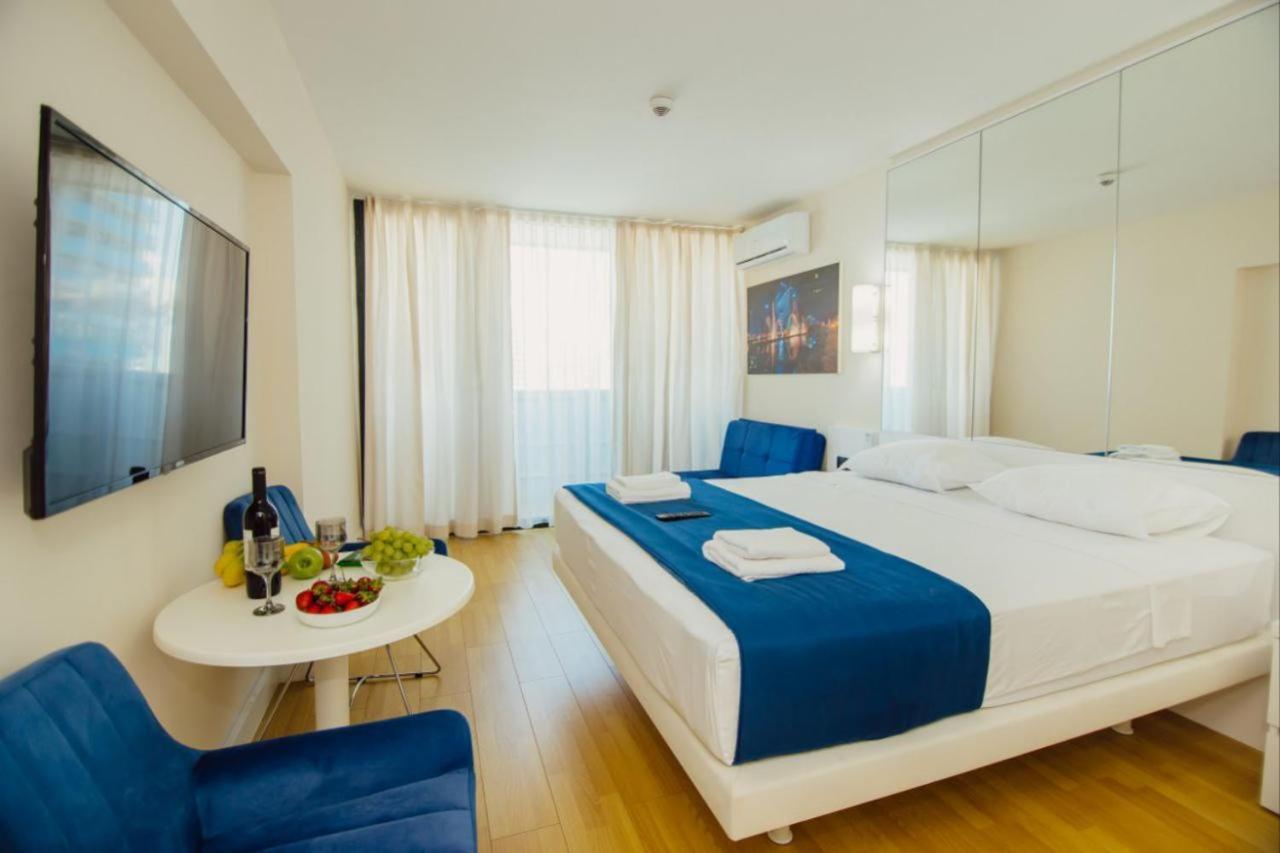 Royal Sea Breeze Apartments 巴统 外观 照片