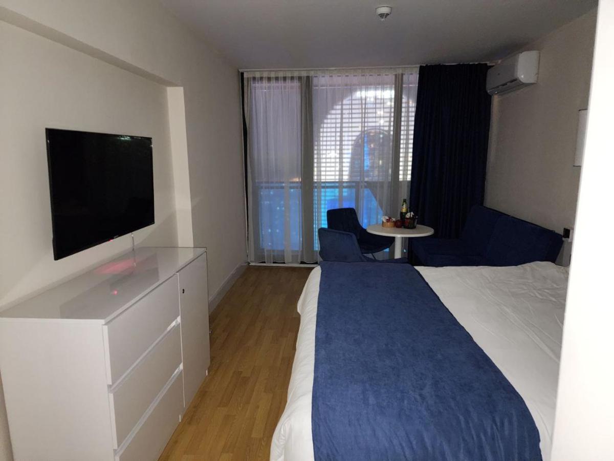 Royal Sea Breeze Apartments 巴统 外观 照片