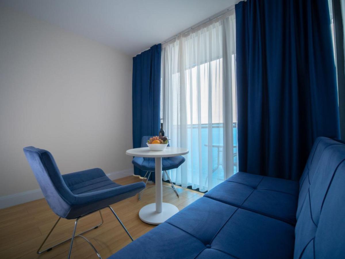 Royal Sea Breeze Apartments 巴统 外观 照片