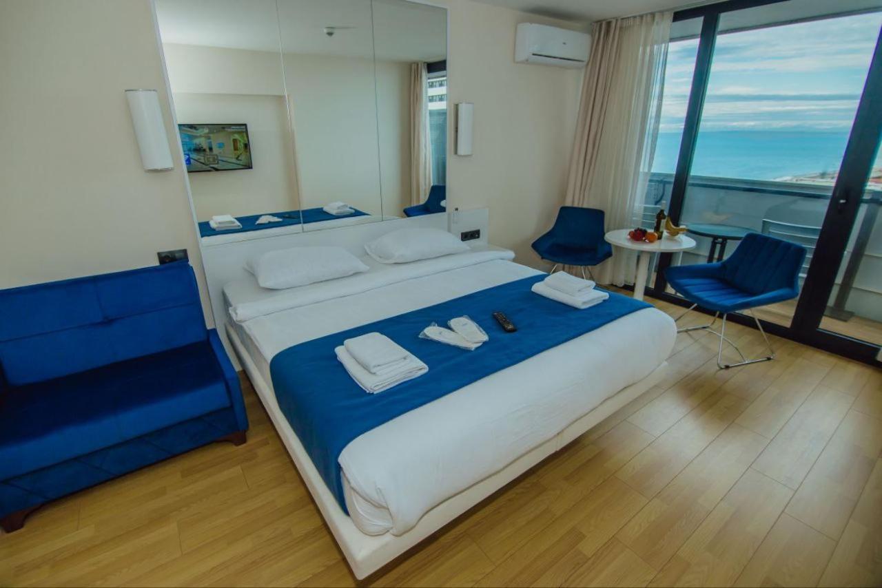 Royal Sea Breeze Apartments 巴统 外观 照片