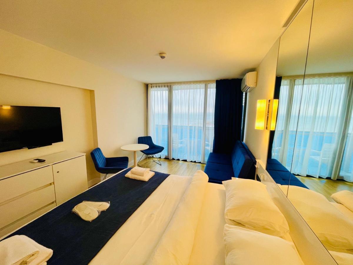Royal Sea Breeze Apartments 巴统 外观 照片