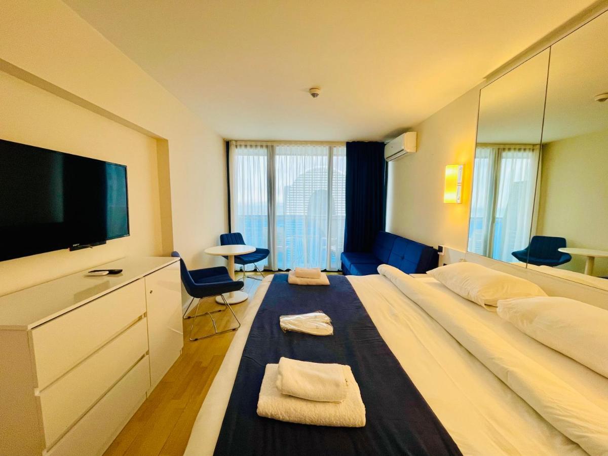 Royal Sea Breeze Apartments 巴统 外观 照片