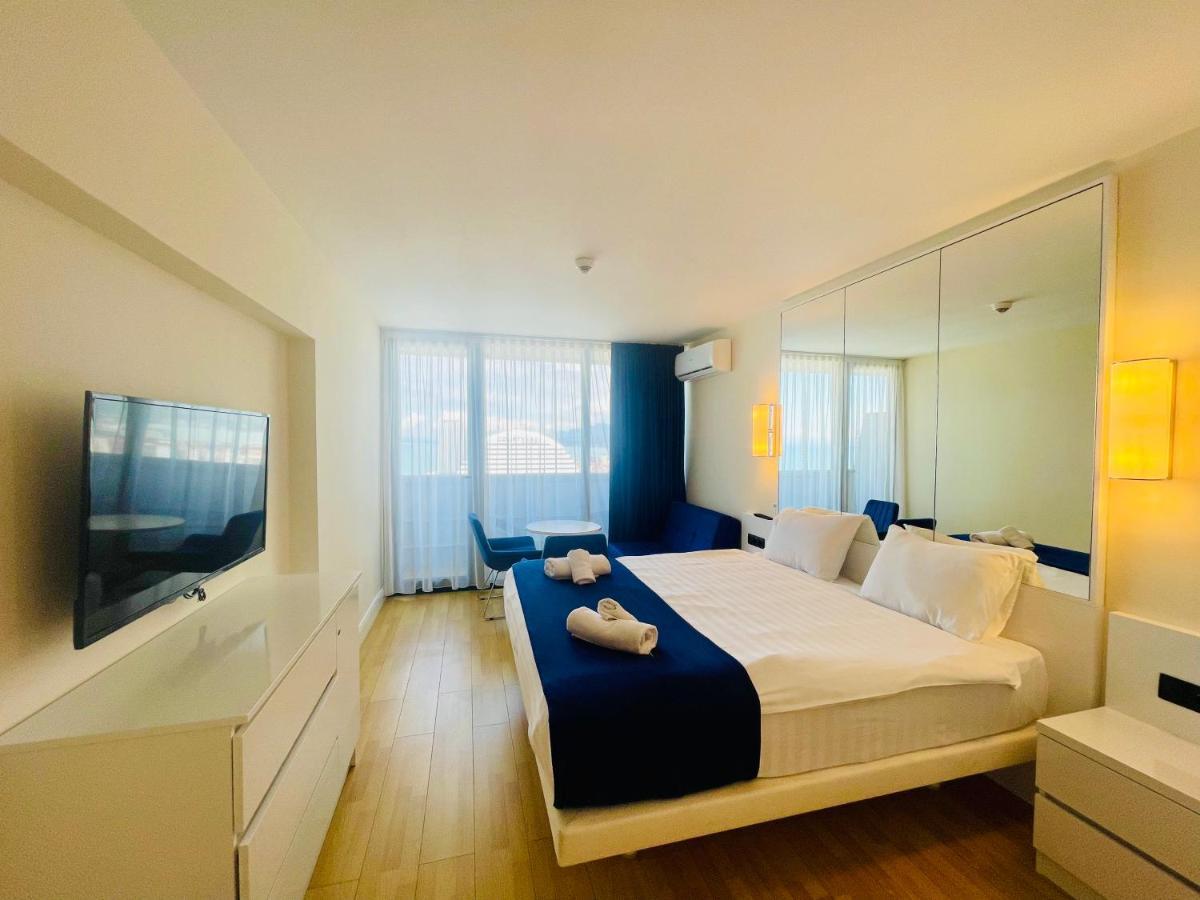 Royal Sea Breeze Apartments 巴统 外观 照片