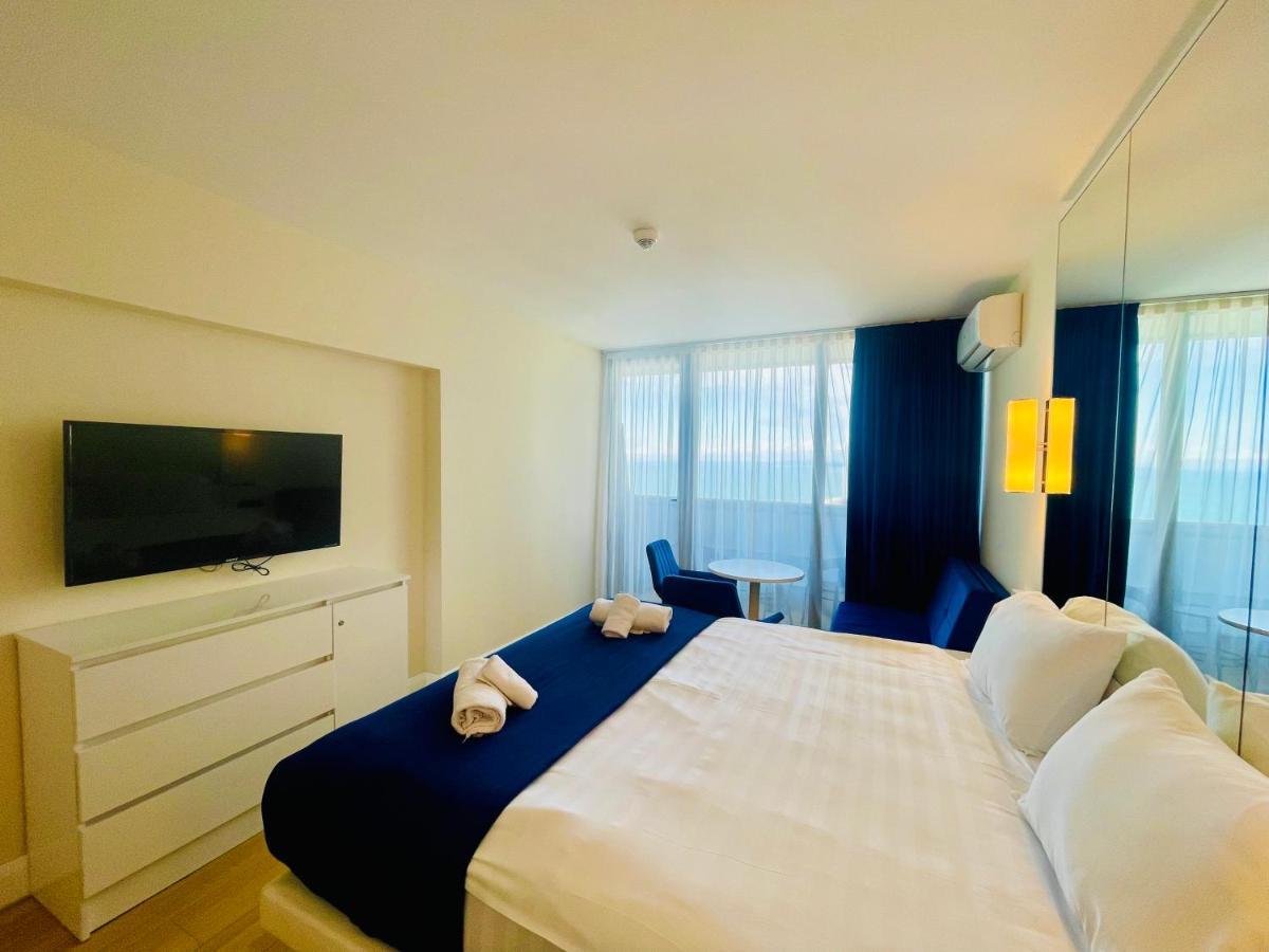 Royal Sea Breeze Apartments 巴统 外观 照片