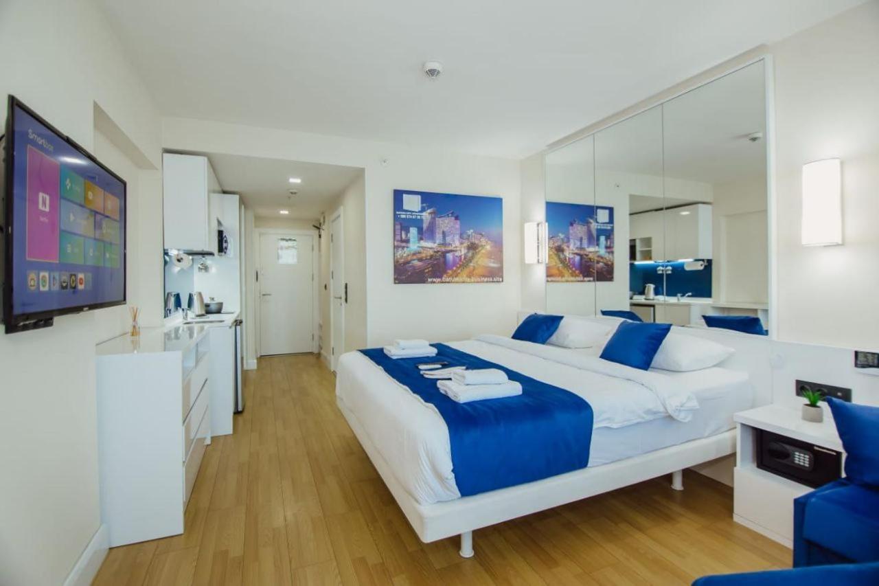 Royal Sea Breeze Apartments 巴统 外观 照片