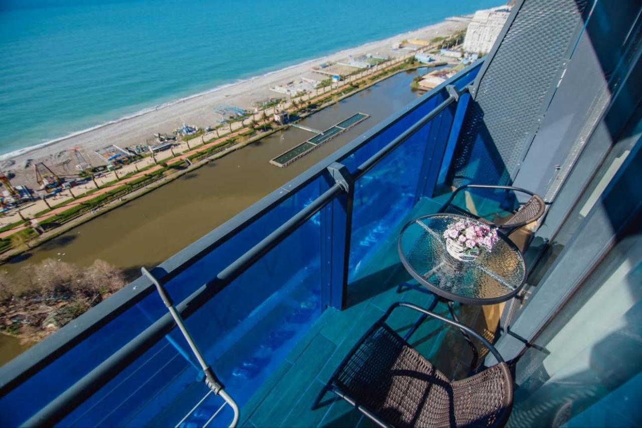 Royal Sea Breeze Apartments 巴统 外观 照片