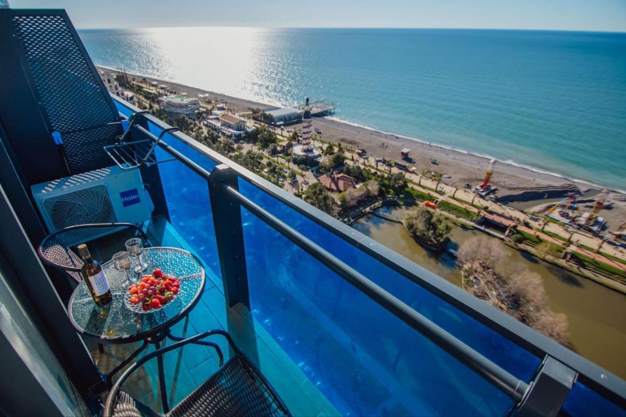 Royal Sea Breeze Apartments 巴统 外观 照片