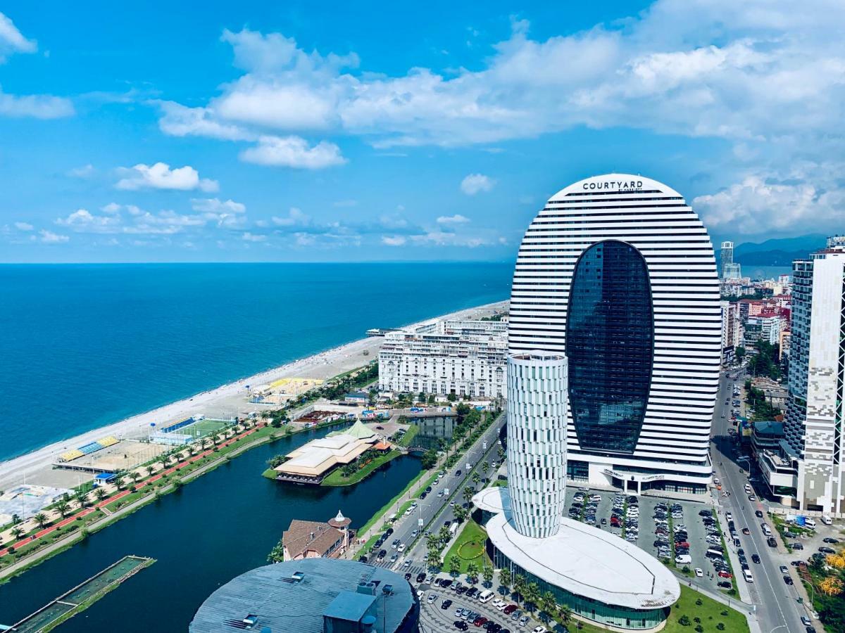Royal Sea Breeze Apartments 巴统 外观 照片