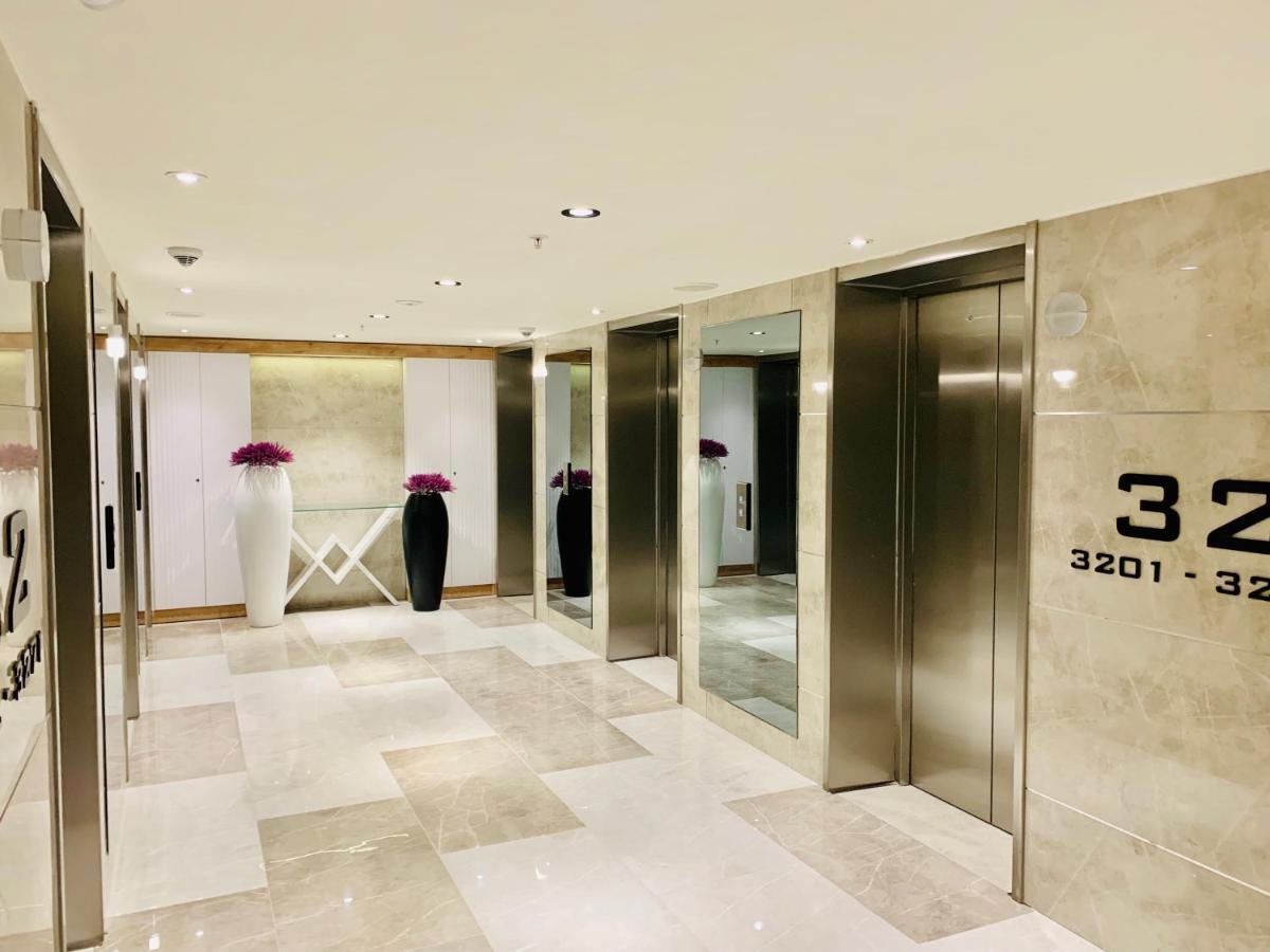 Royal Sea Breeze Apartments 巴统 外观 照片